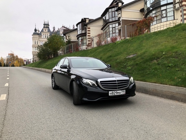 Автомобиль MERCEDES E 200 (3 места)